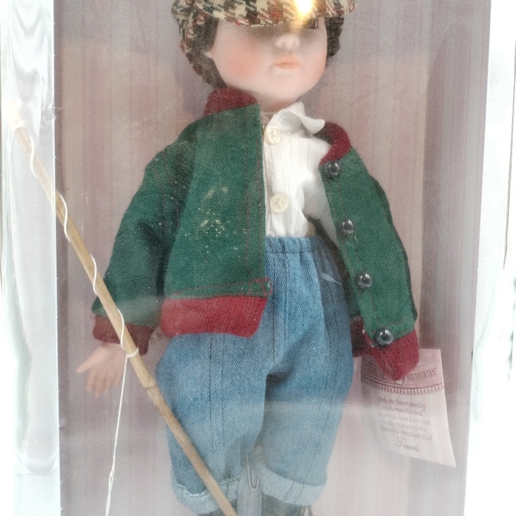 Collectible Memories 16" Genuine Porcelain Boy ''Fisherman Travis'' Doll (NIB) - Picture 3 of 11